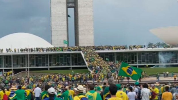 Manifestantes invadem o Congresso