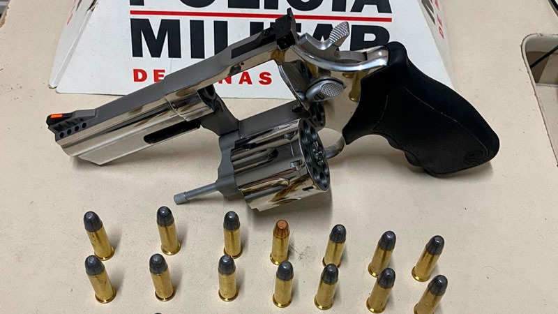 Arma e munições apreendidas em Ipatinga