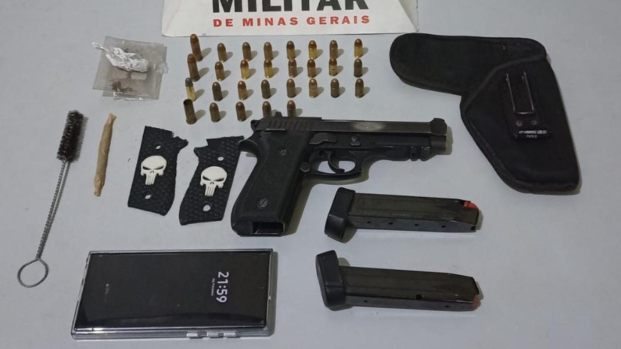 Armas e munições encontradas em Ipatinga