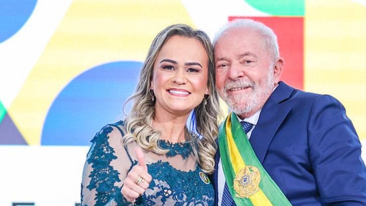 Daniela do Waguinho toma posse no cargo de ministra do Turismo em evento, em Brasília