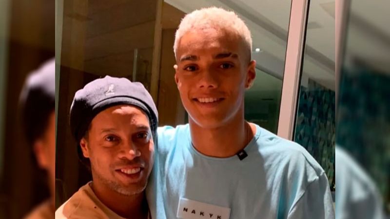 Ronaldinho Gaúcho com o filho João mendes