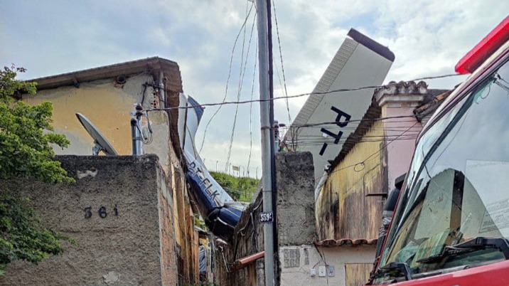 Avião cai em casas em Belo Horizonte