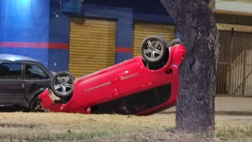 carro capotado