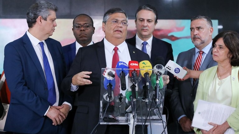 ministro Flávio DIno 