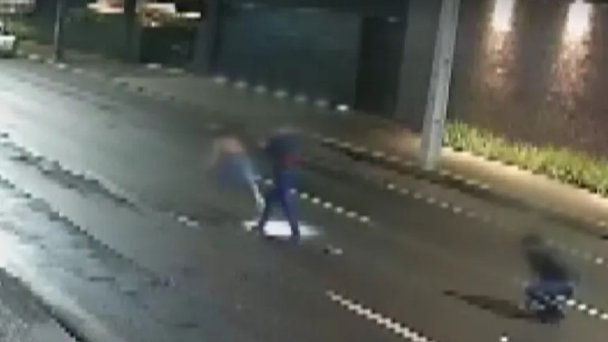 Mulher &eacute; agredida por seguran&ccedil;as de boate, deixada na rua e morre atropelada;  veja o v&iacute;deo