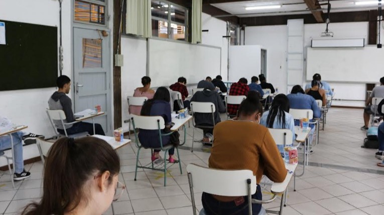 estudantes