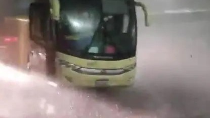 Chuva de granizo foi registrada em vários pontos de Teófilo Otoni — Foto: Reprodução de vídeo