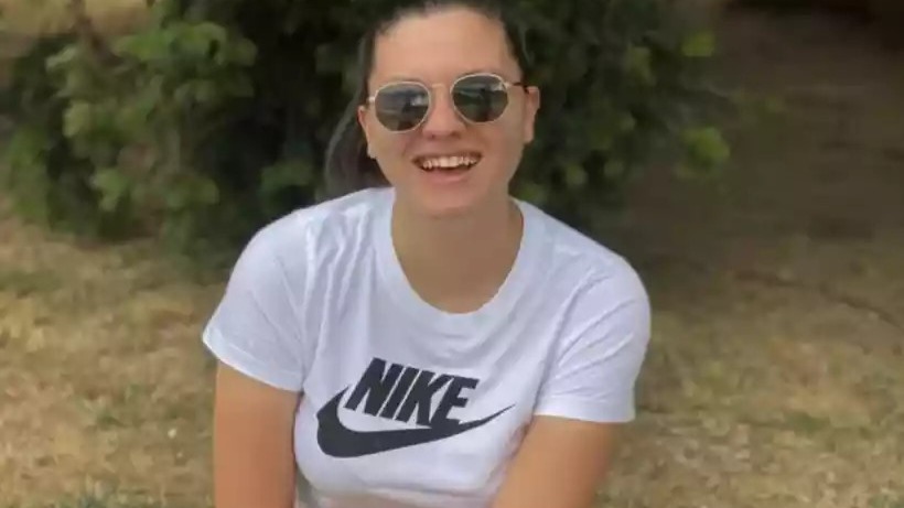 (foto: Milica Zivkovic, de 24 anos, planeja recorrer da decisão do tribunal)