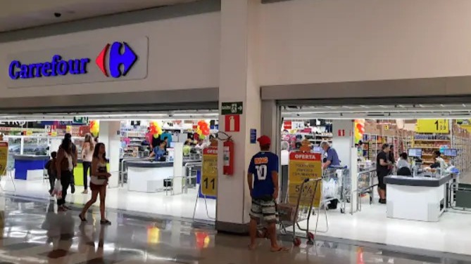 Antiga loja do Carrefour no Shopping Del Rey — Foto: Avaliações Brasil/Reprodução