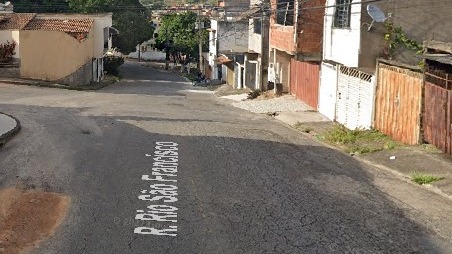 Adolescente agride outro com paulada durante discussão em Santana do Paraíso