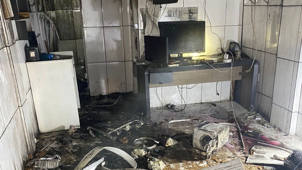 Incêndio destrói estabelecimento comercial em Coronel Fabriciano