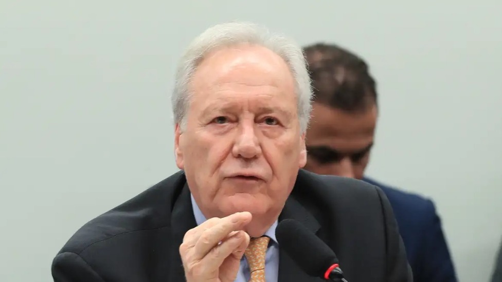 Ministro da Justiça suspende policial que ensinou tortura em curso
