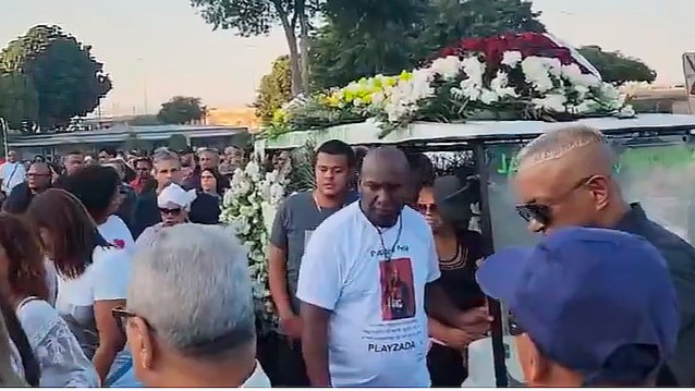 Anderson Leonardo é enterrado ao som do Molejo no Rio