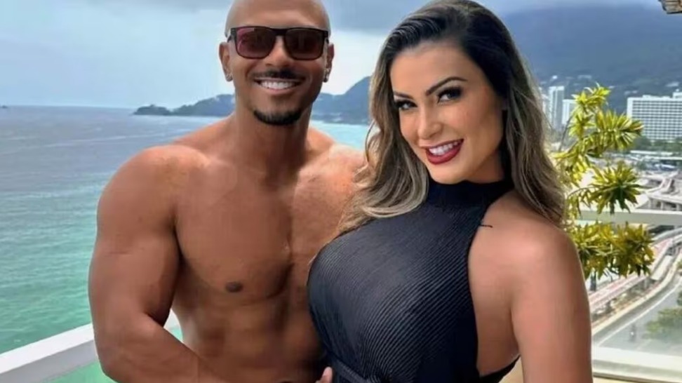 Andressa Urach fará turnê pelo Brasil com show de striptease e sexo ao vivo com namorado