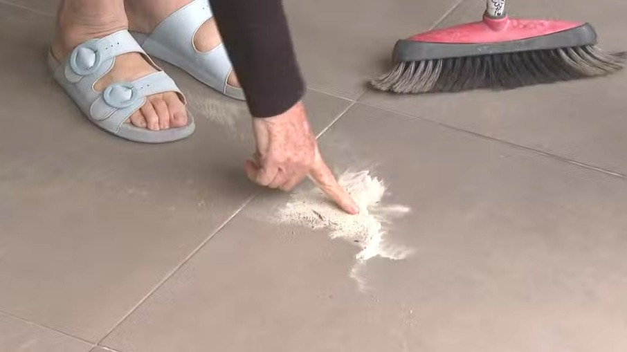 Moradores do Grande ABC Paulista preocupados com chuva de pó branco