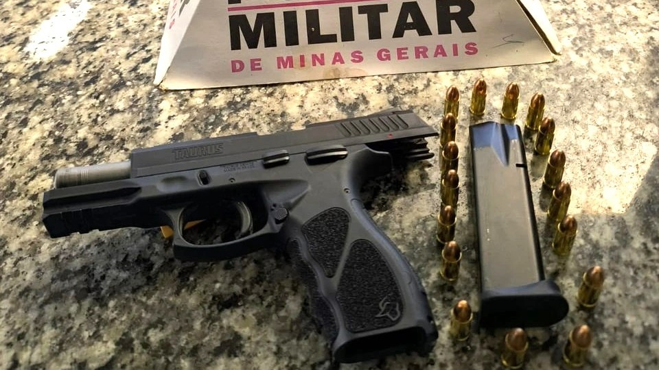 Motorista é preso com pistola em blitz na MGC-259