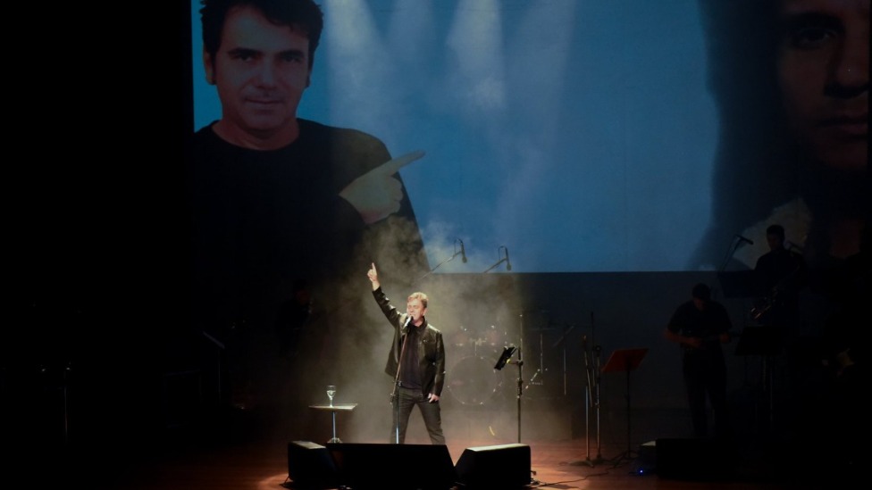 Plox recebe Elcio Rodrigues que canta Roberto Carlos sábado em Timóteo