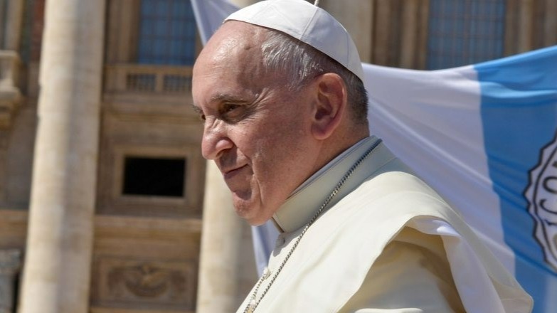 Papa Francisco afirma que seminários estão 'cheios de viadagem' durante reunião com bispos italianos
