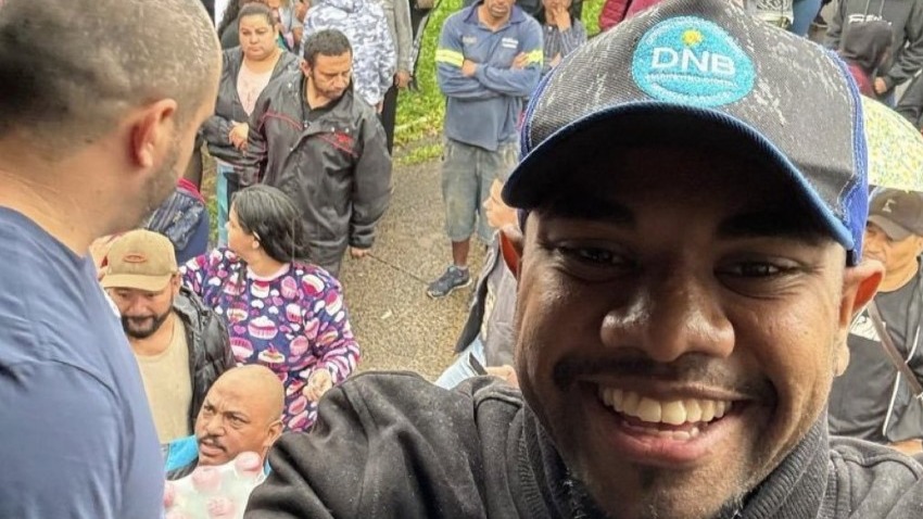 Davi Brito esclarece uso de doações após críticas sobre viagem ao Rio Grande do Sul