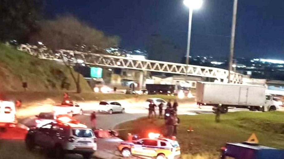 Colombianos morrem atropelados por carreta no Anel Rodoviário de Belo Horizonte