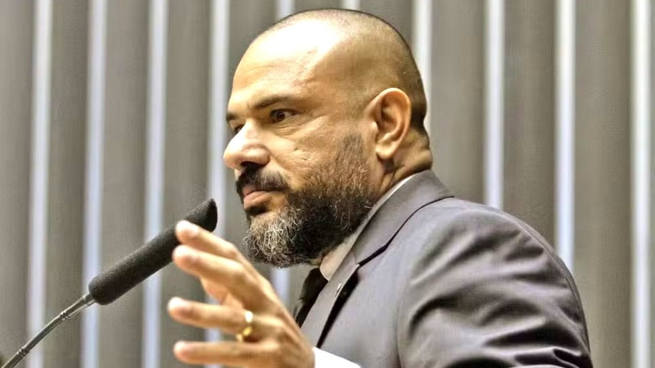 Deputado relata que tiro de fuzil atingiu seu motorista