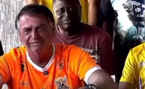 Bolsonaro chama mulheres petistas de 'feias' e 'incomíveis' em evento