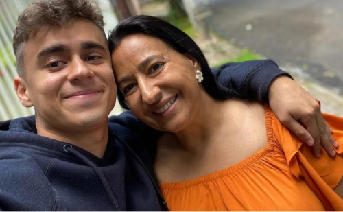 Nikolas Ferreira desmente fake news sobre morte de sua mãe