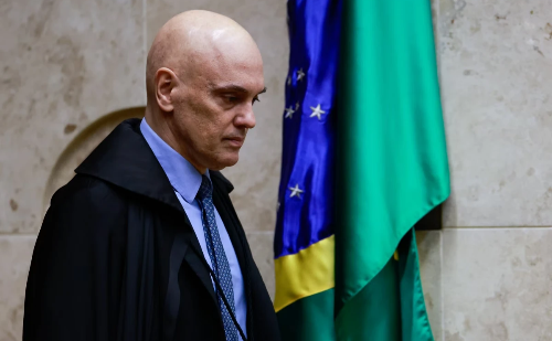 Juristas dos EUA acusam Alexandre de Moraes de distorcer conceitos jurídicos para justificar censura