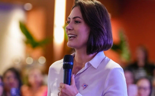 Michelle Bolsonaro sobre Carlos: ‘Perdoei, mas não quero conviver’