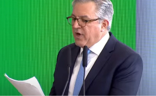 Alexandre Padilha assume Ministério da Saúde e promete reduzir filas no SUS