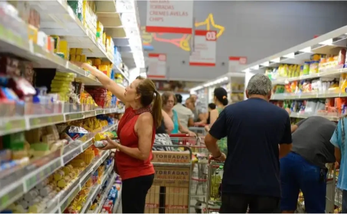 Governo pode zerar impostos de importação para reduzir preço dos alimentos