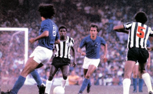 Ex-jogadores de Atlético e Cruzeiro disputam amistoso beneficente em Timóteo