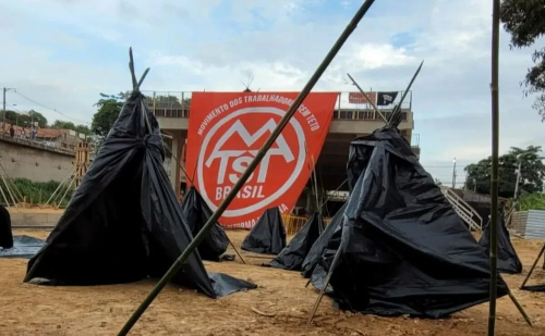 Protesto do MTST paralisa obras do metrô de BH e cobra governo por reassentamentos