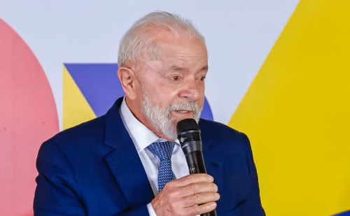 Lula assina projeto que isenta IR para salários de até R$ 5 mil