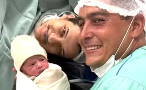 Bebê nasce com 'olhar julgador' e viraliza na internet