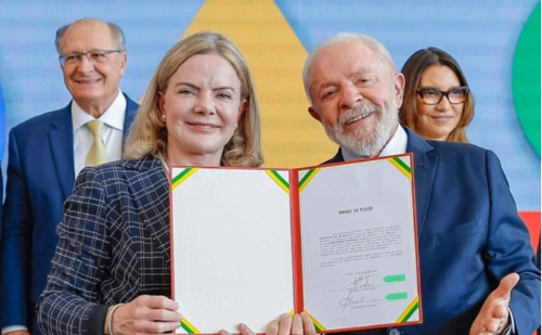 Pesquisa aponta rejeição do mercado à nomeação de Gleisi Hoffmann
