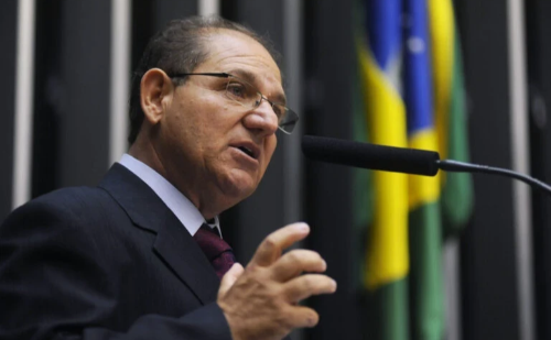 Suplente de Eduardo Bolsonaro pode assumir mandato na Câmara