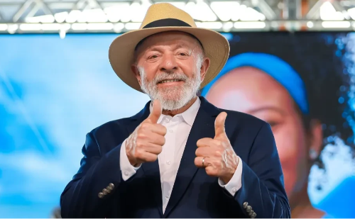 Lula promete entregar país melhor que em 2010