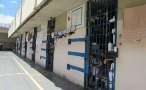 Mais de mil detentos não retornam após 'saidinha' em SP