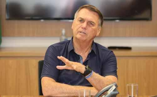 Bolsonaro pede que Congresso aprove anistia para cabeleireira acusada por ato de 8 de janeiro