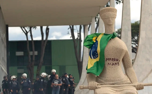 STF tem dois votos para condenar mulher que pichou estátua em 8 de janeiro