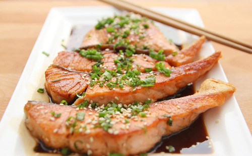 Peixe consumido no Brasil carrega mais de 70 parasitas e preocupa especialistas