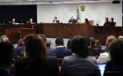 STF retoma julgamento que pode tornar Bolsonaro réu por tentativa de golpe