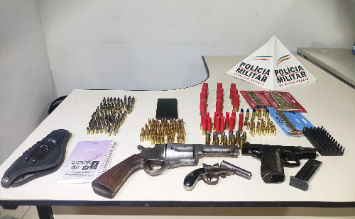 Polícia encontra arsenal com mais de 250 munições em casa de suspeito em Timóteo