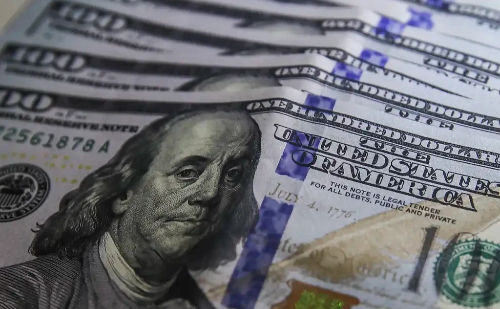 Dólar sobe e fecha a R$ 5,75 em meio à tensão global