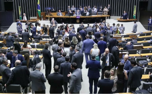 Anistia do 8 de janeiro ganha força e já tem apoio para regime de urgência na Câmara