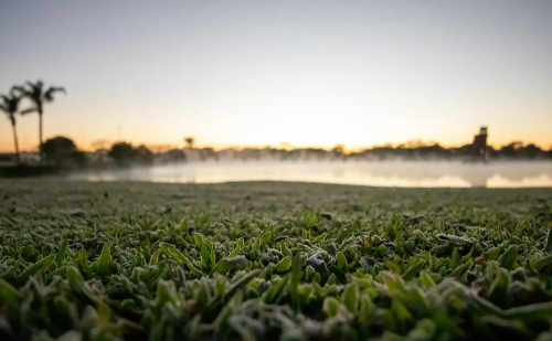 Massas de ar polar trarão frio passageiro ao Brasil em abril; geadas podem atingir o Sul