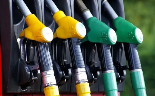 Petrobras anuncia queda de R$ 0,17 no preço do diesel a partir desta terça
