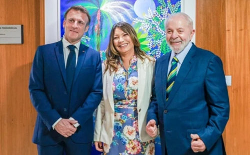 Janja revela que viagem a Paris sem Lula foi a pedido de Macron