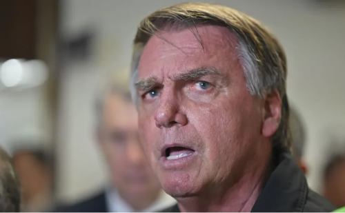 Bolsonaro critica decisão que torna Le Pen inelegível e compara com seu caso no Brasil